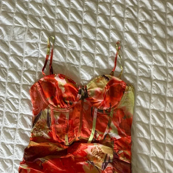 Prettylittlething Orange floral print frill hem bodycon dress - Picture 6 of 11